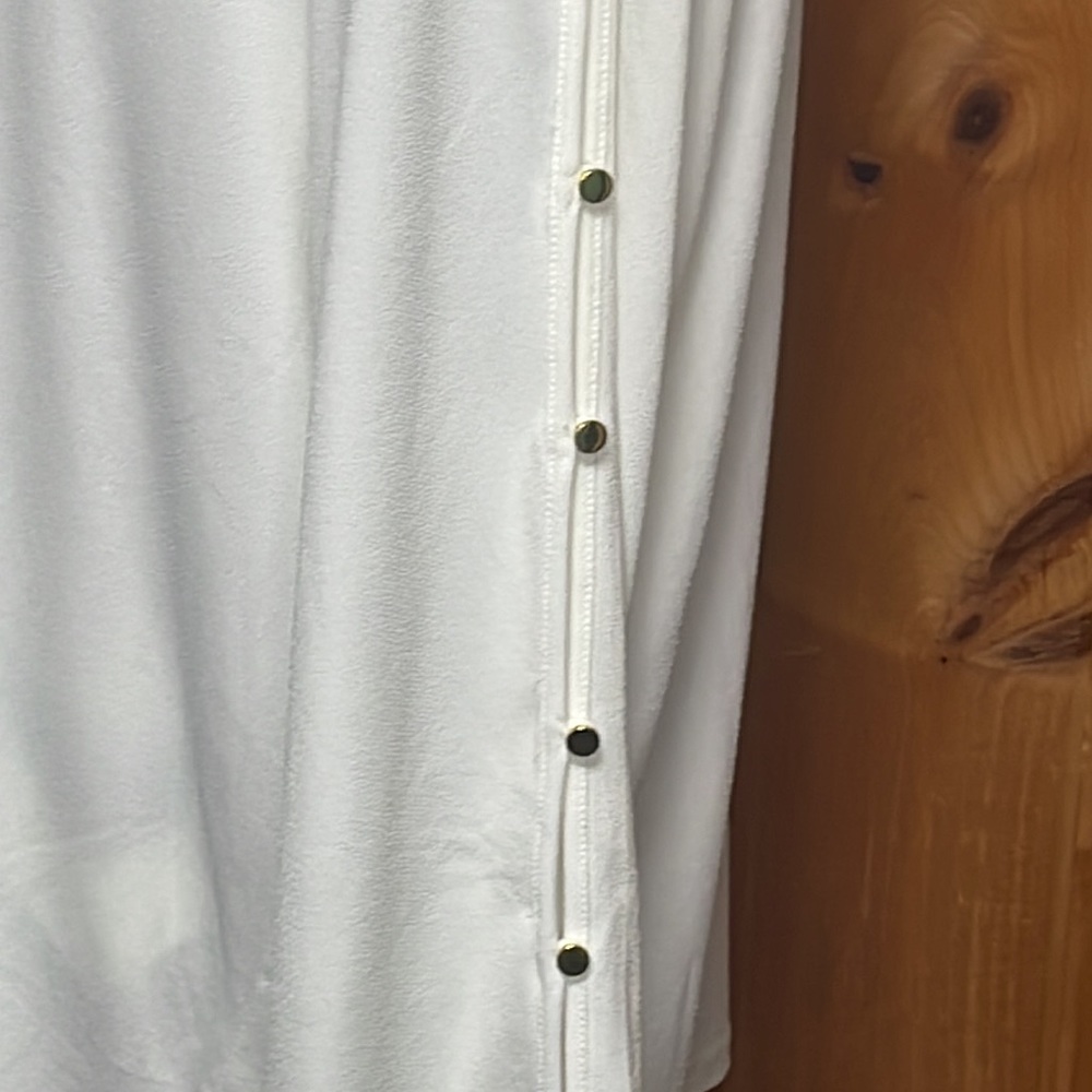 NWT Davina 2x cream, peekaboo, long sleeve blouse - Picture 3 of 5